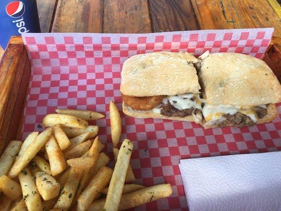 Pereque Ensaladas Y Sandwiches